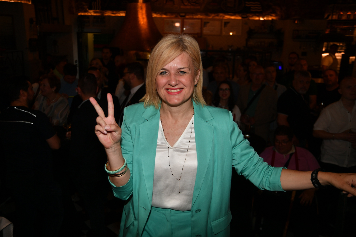 Tko je nova vladarica Rijeke, Iva Rinčić? Profesorica s velikim planovima i  žena bivšeg političara - Dnevno.hr