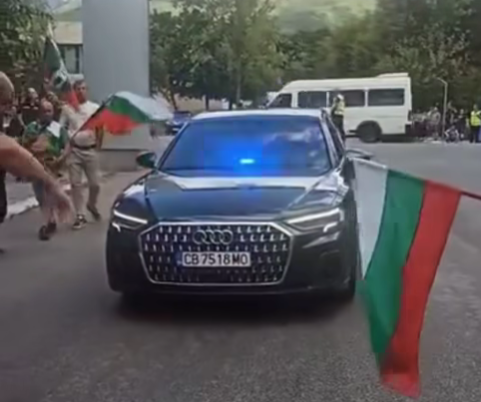 Nacionalisti napali štićeni auto: Mislili da je unutra Ursula von der Leyen