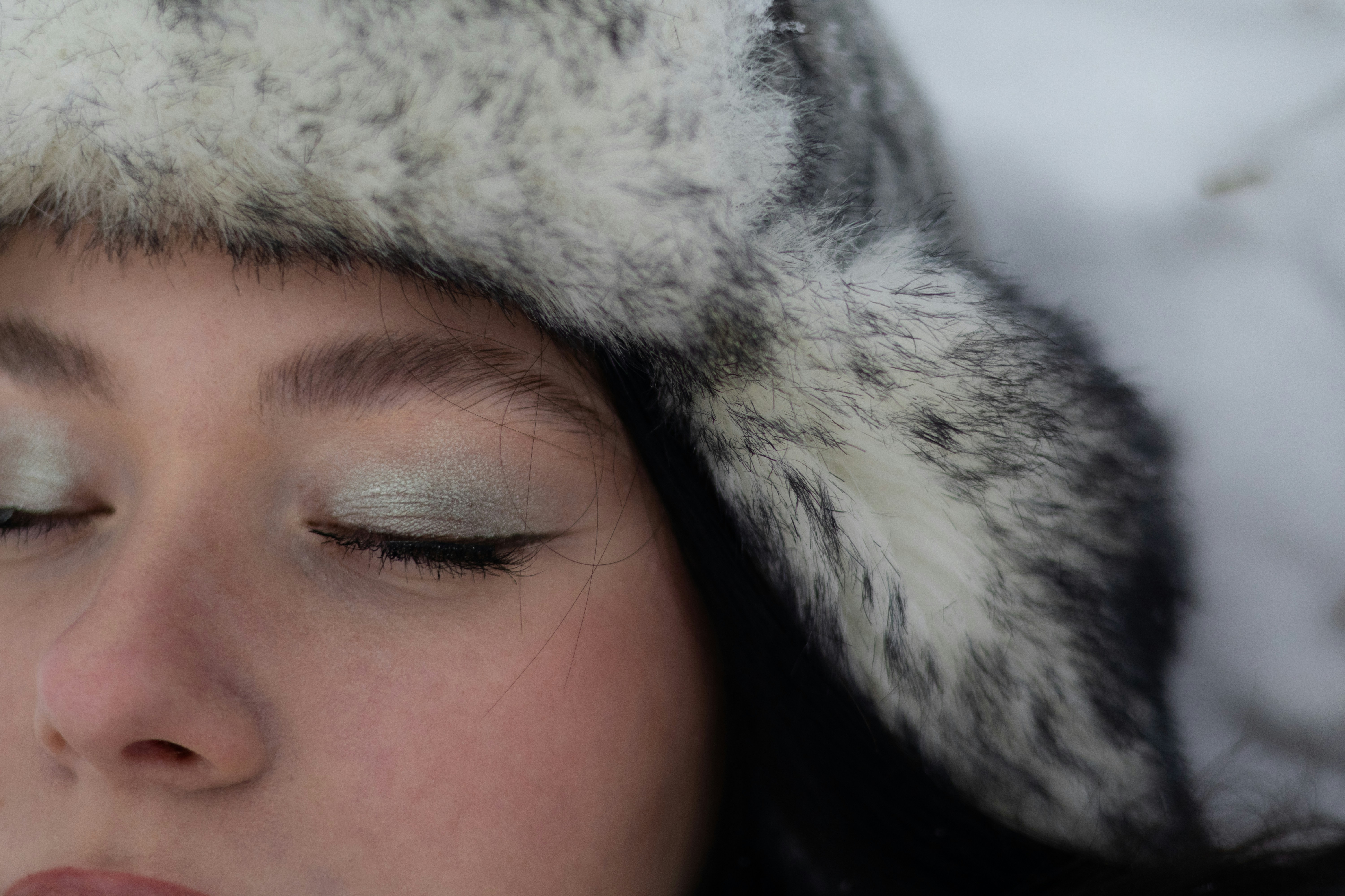 Nova beauty opsesija: ‘Cold girl makeup’ se vraća ove jeseni, evo kako ga postići
