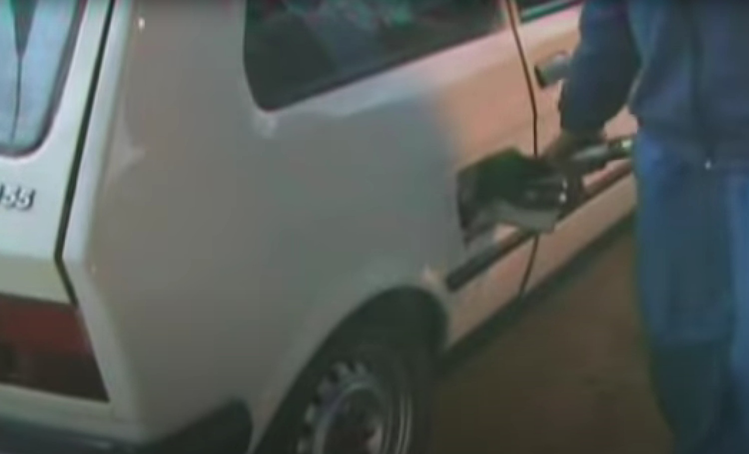 Drama u Srbiji: Benzin u plastičnim bocama na ulicama, hoće li se ponoviti najgore?