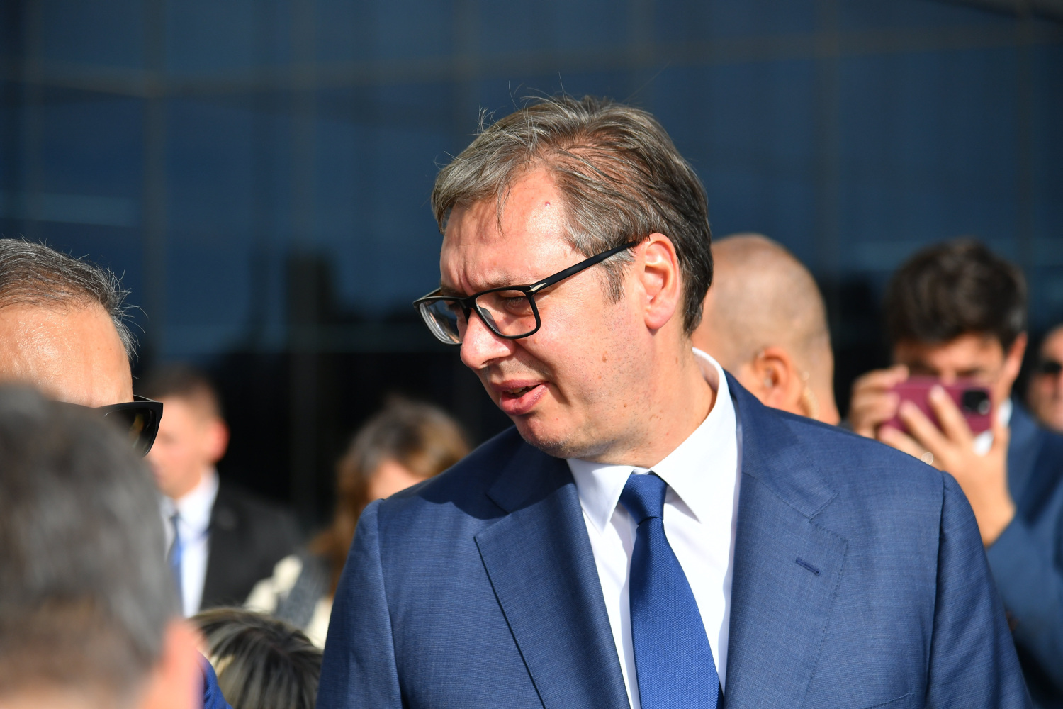 Čudnovati Vučić upleo se u skandal nogometaša s transrodnom osobom
