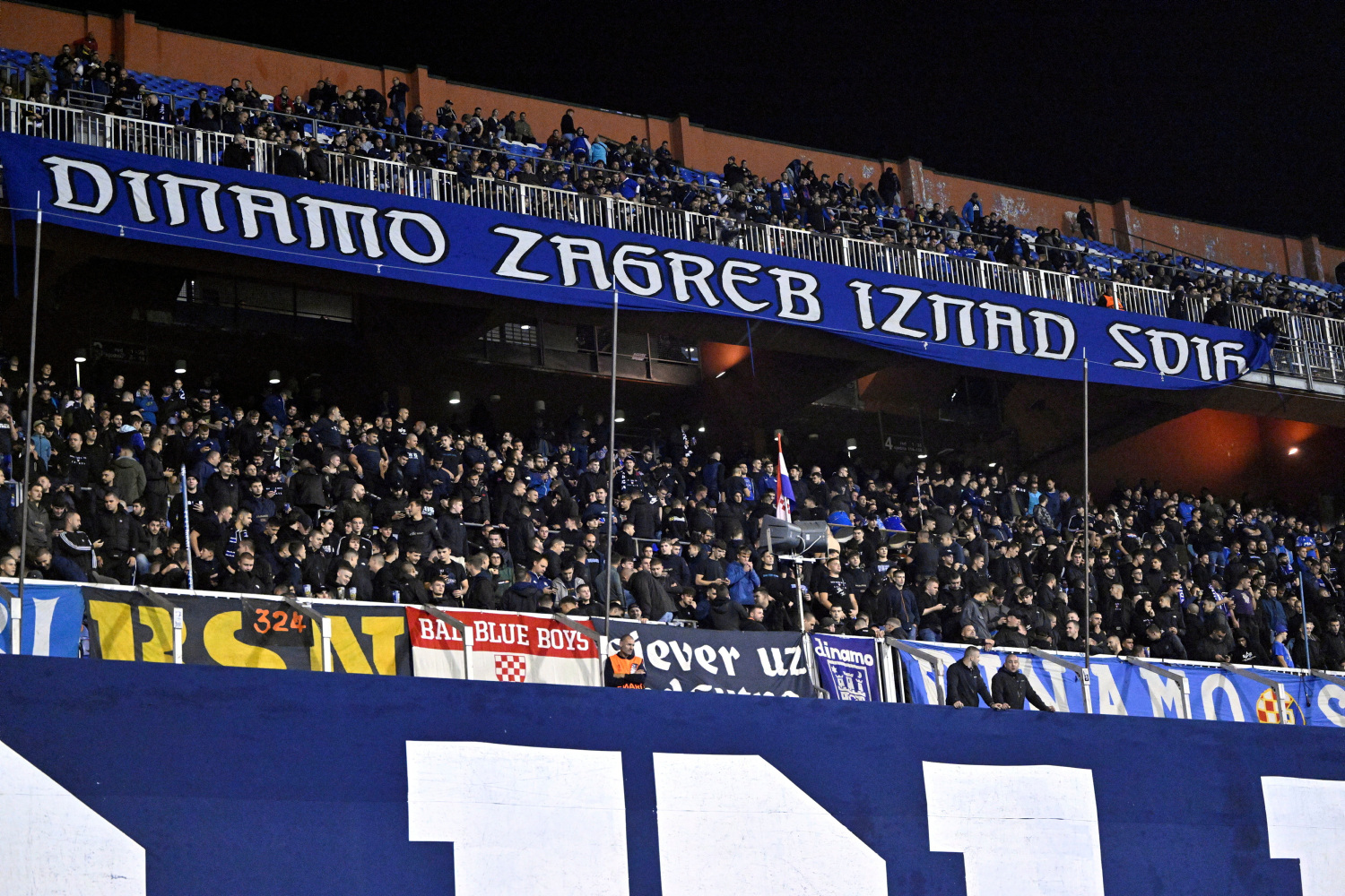 Dinamo uvjerljivo vodi, na Maksimiru muk: Evo zašto nema transparenata i navijanja