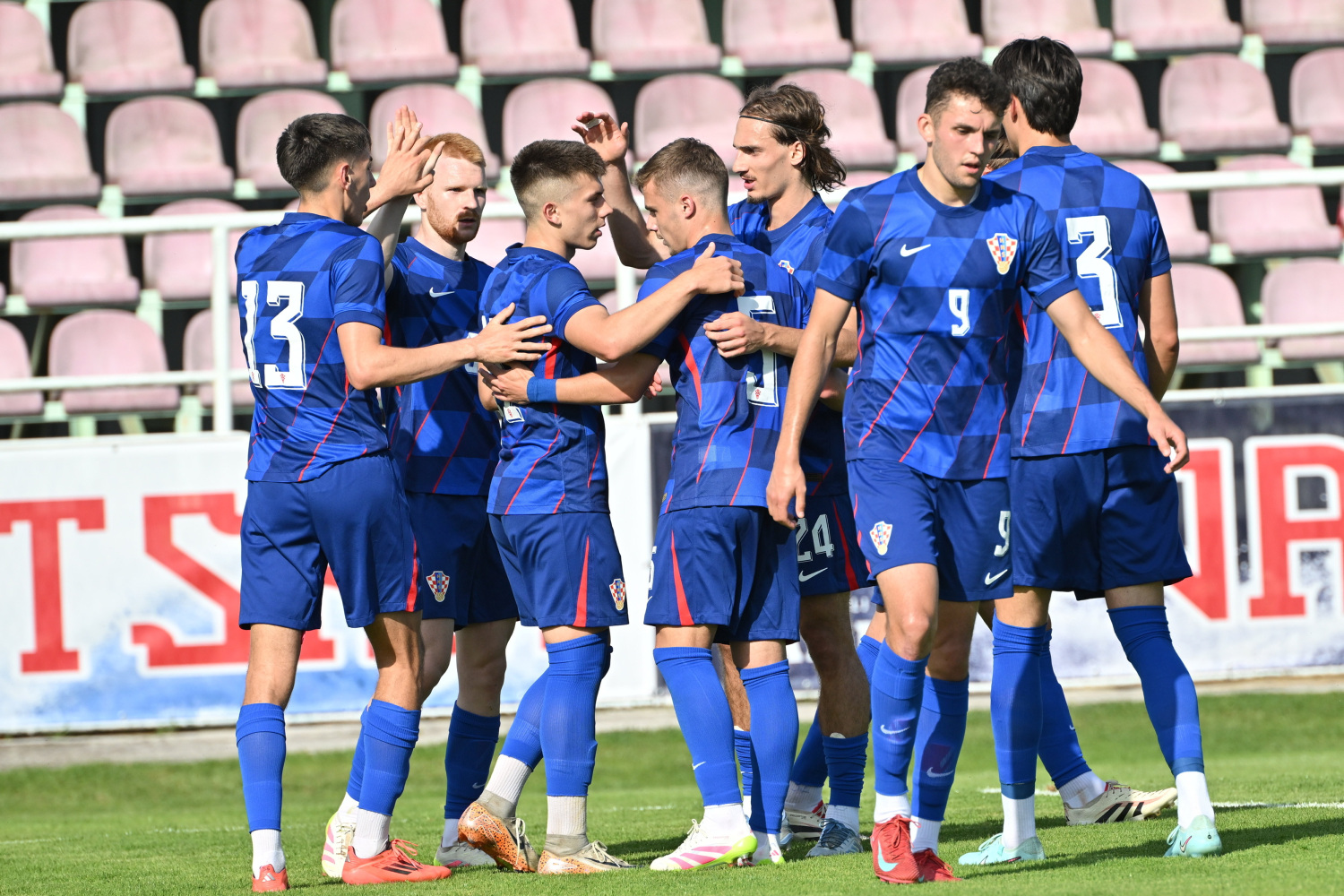 Hrvatska protiv Ukrajine u skupini smrti: Olić traži prvu pobjedu