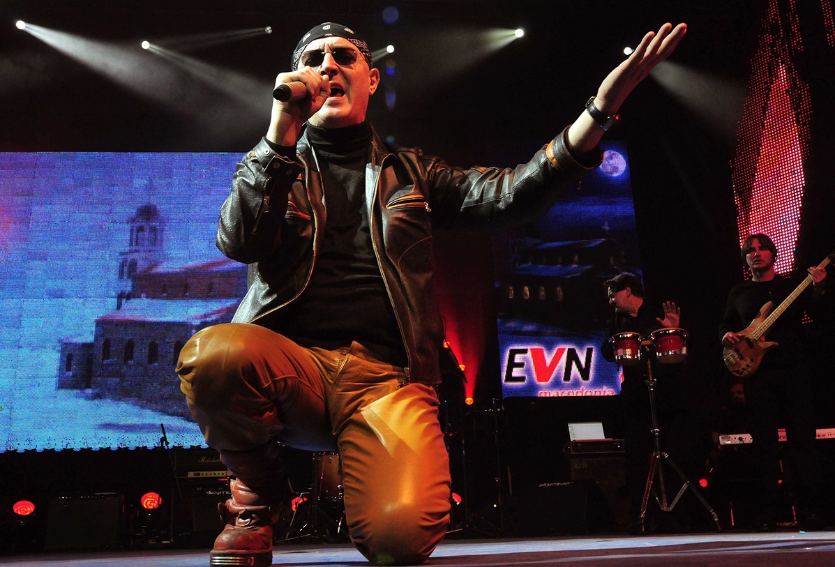 Skandalozna priča pala u zaborav: Oliver Mandić osvojio tinejdžericu i odmah je zaprosio