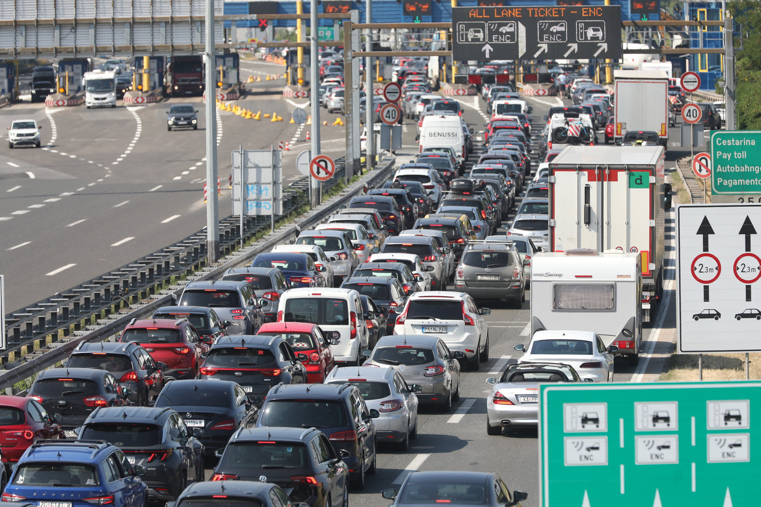 Kupio novi auto i vozio ga samo 1.173 km prije nego što ga je odlučio prodati