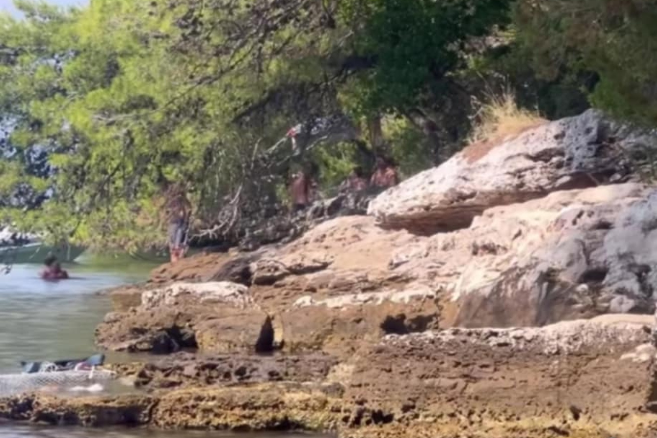 Neviđeni napad na Braču zgrozio Hrvate: ‘Nećeš se kupati u mom moru, stoko’