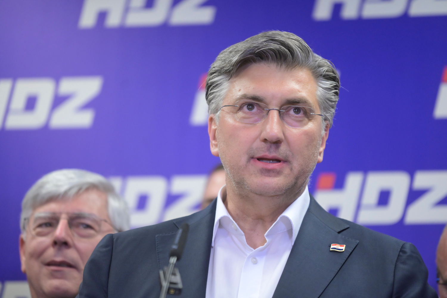 Hrvatica pokazala za koji posao vam treba HDZ-ova članska iskaznica: ‘Ništa bez nje’