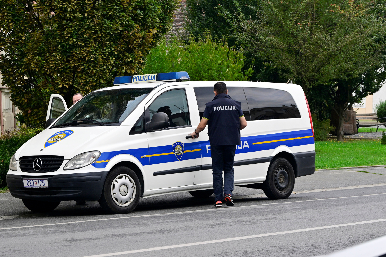 Hrvatska policija od ranog jutra u akciji: Priredili neugodno buđenje teškim kriminalcima