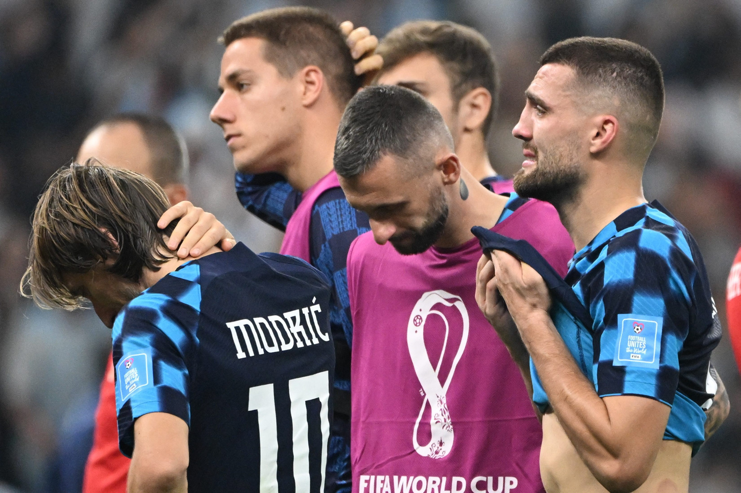 Vatreni ima jako težak period u životu: U suzama gleda prema nebu