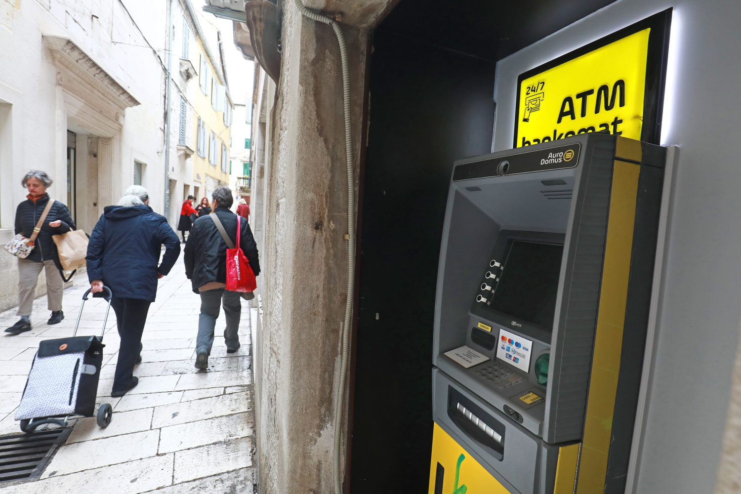 Hrvatu banka preko noći blokirala pristup računu, nije mogao ništa platiti