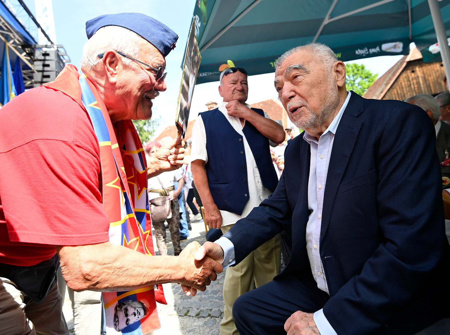 Tko to tamo pušta jugoslavensku zastavu i zašto? Na čudnoj lokaciji bolno titra sve Hrvate, a poruka je skrivena…
