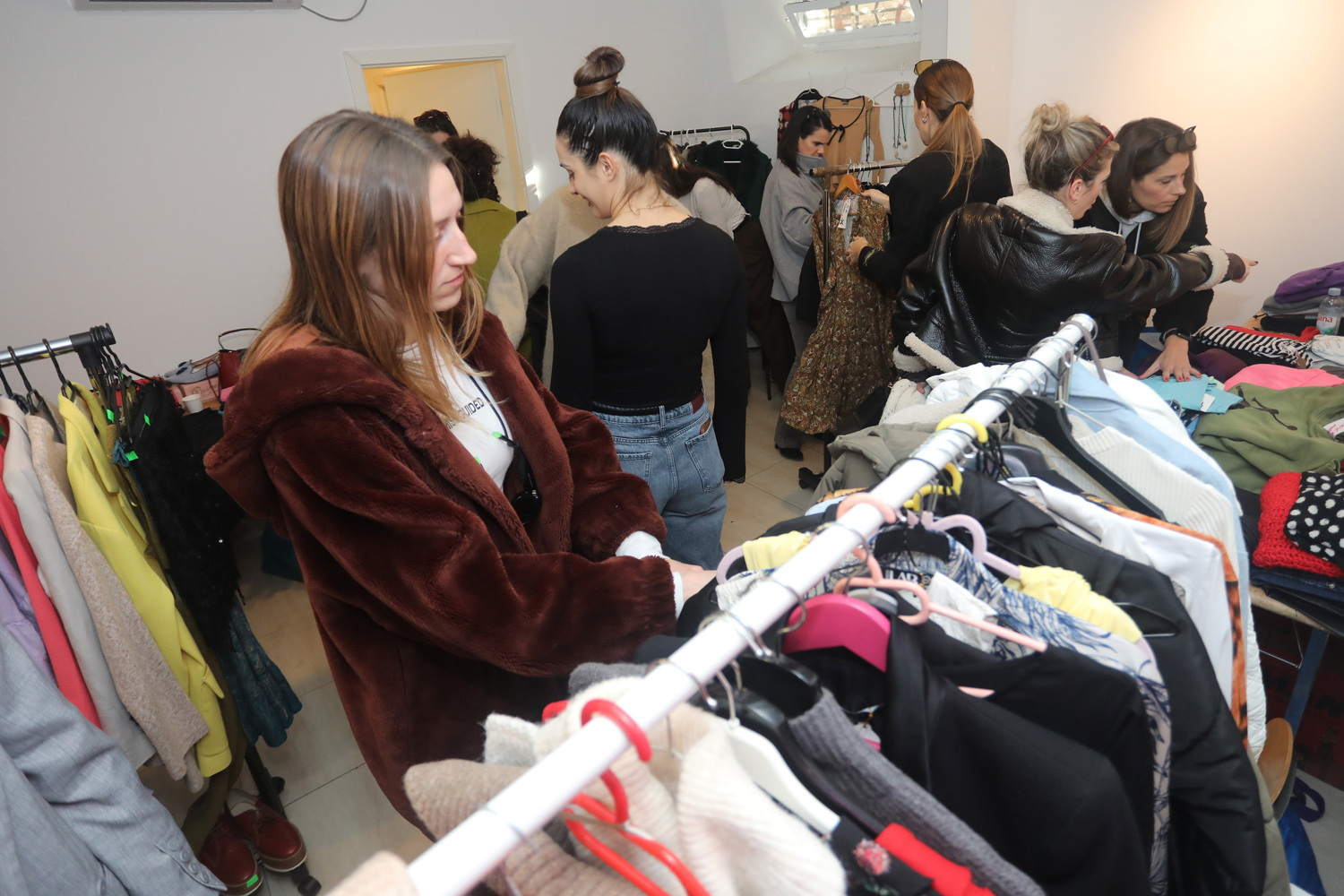 Milica na buvljaku kupila kaput za 7 eura: Zanijemila kad je saznala koliko vrijedi