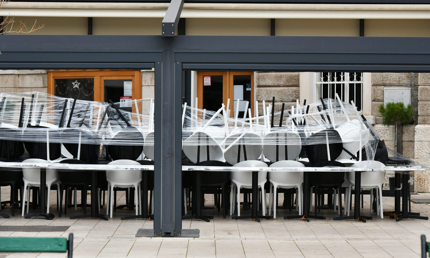 Hrvat rekao koga sve treba podmazati ako želiš otvoriti kafić: ‘Inače ne bih dobio dozvolu’