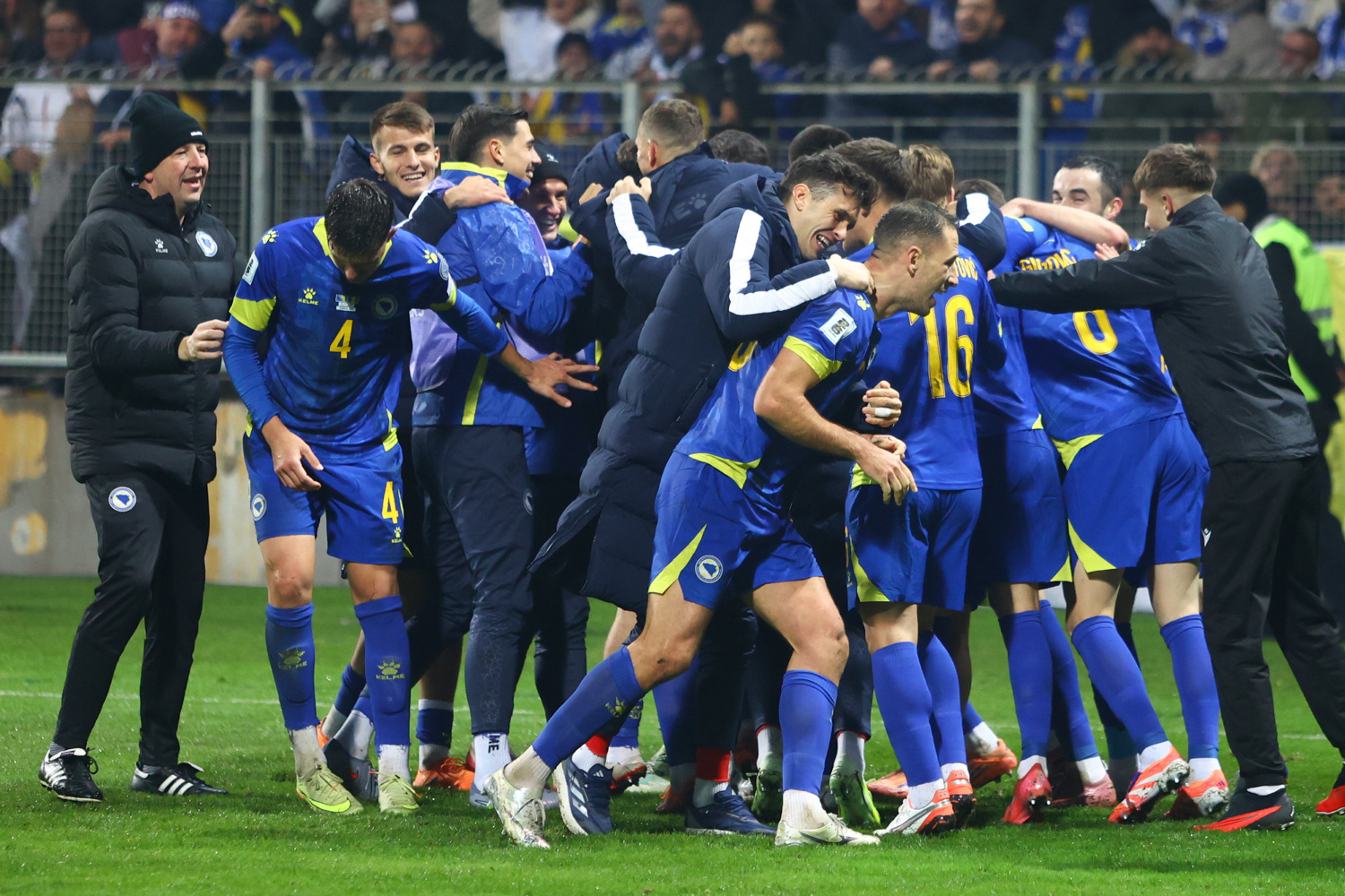 BiH traži put do Svjetskog prvenstva: Navijači preplavili Cardiff, Džeko predvodi Zmajeve