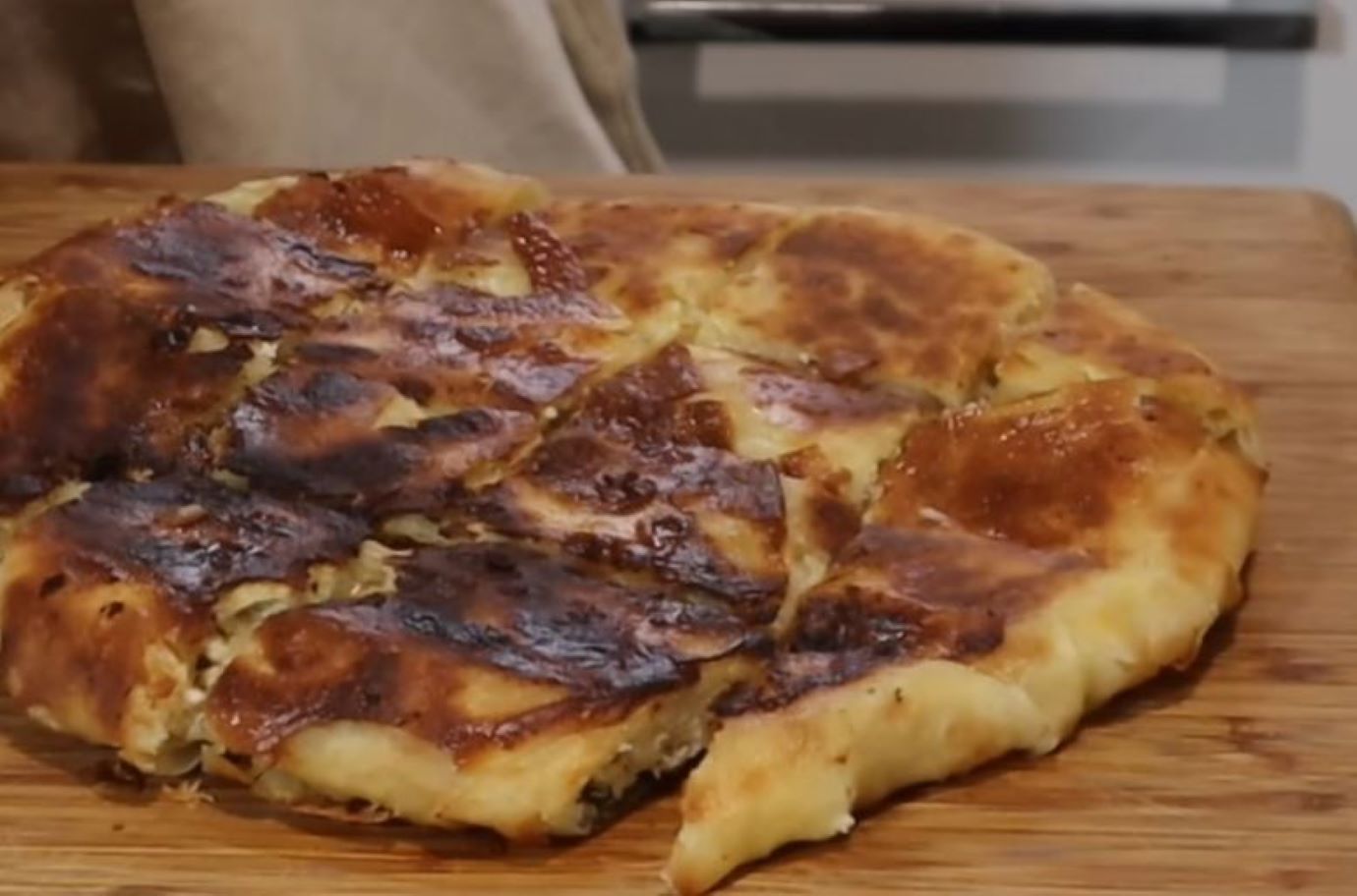 Turkinja pokazala recept za najukusniji burek: Ne ide u pećnicu i gotov je za 15 minuta