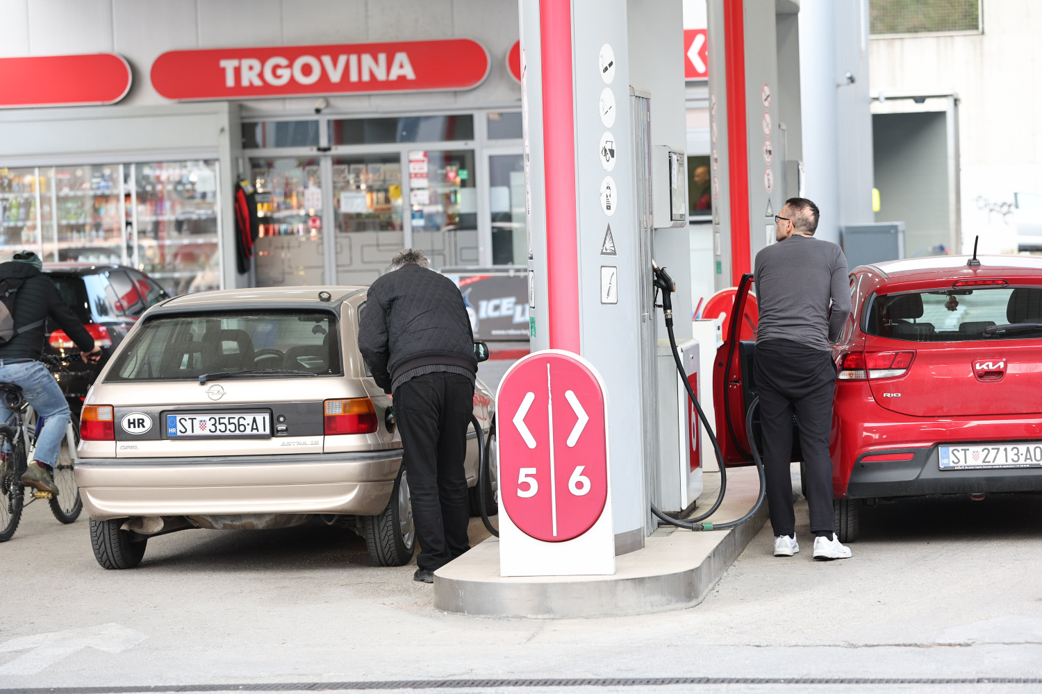 Panika na benzinskama uoči poskupljenja: Ponegdje više nema dizela