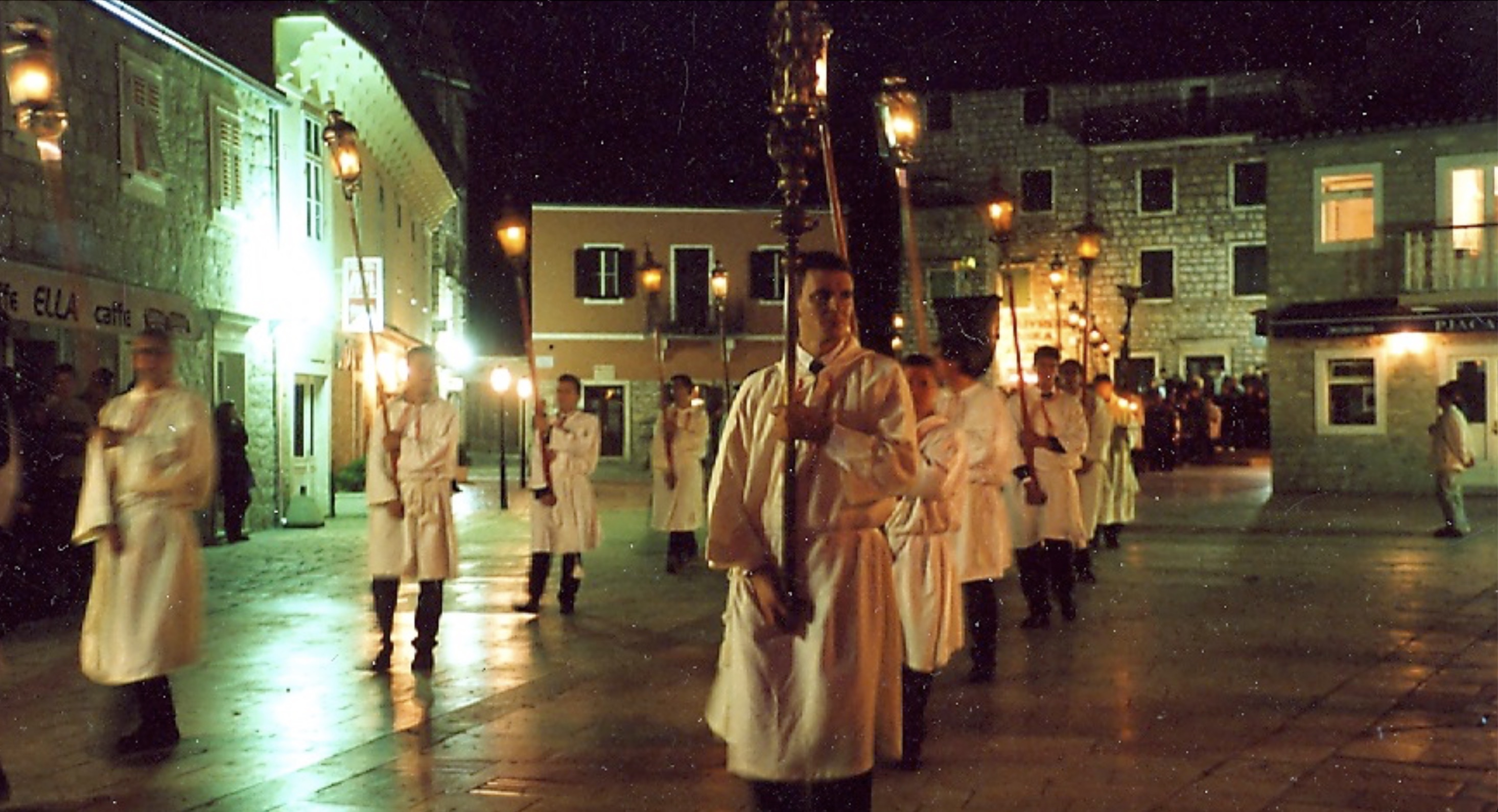 Plenković sudjelovao u procesija na Hvaru: Održava se 500 godina, traje 8 sati i nema odmora