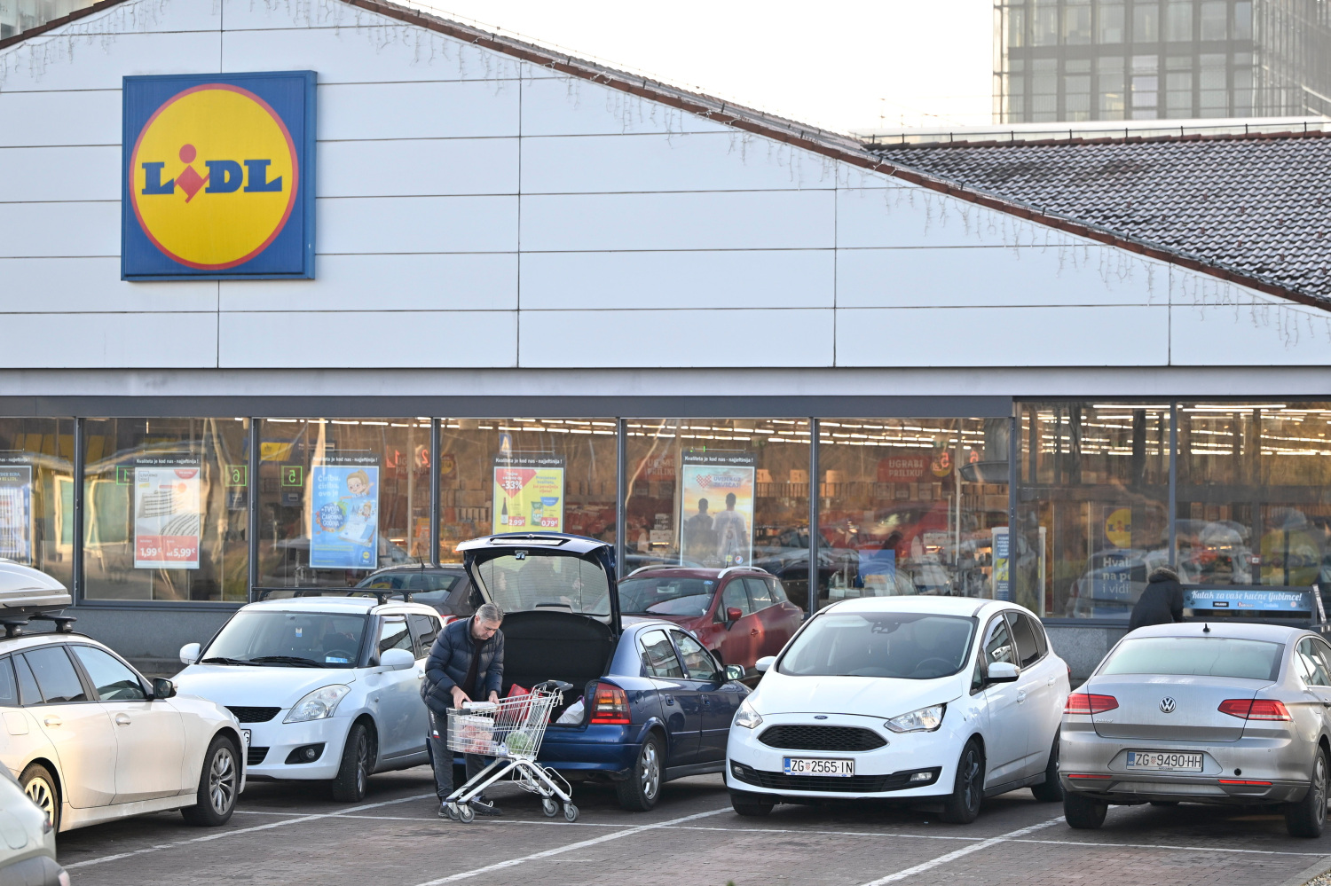 U Lidlu od četvrtka proizvod koji žele svi Hrvati, tuš kabina blista bez imalo truda