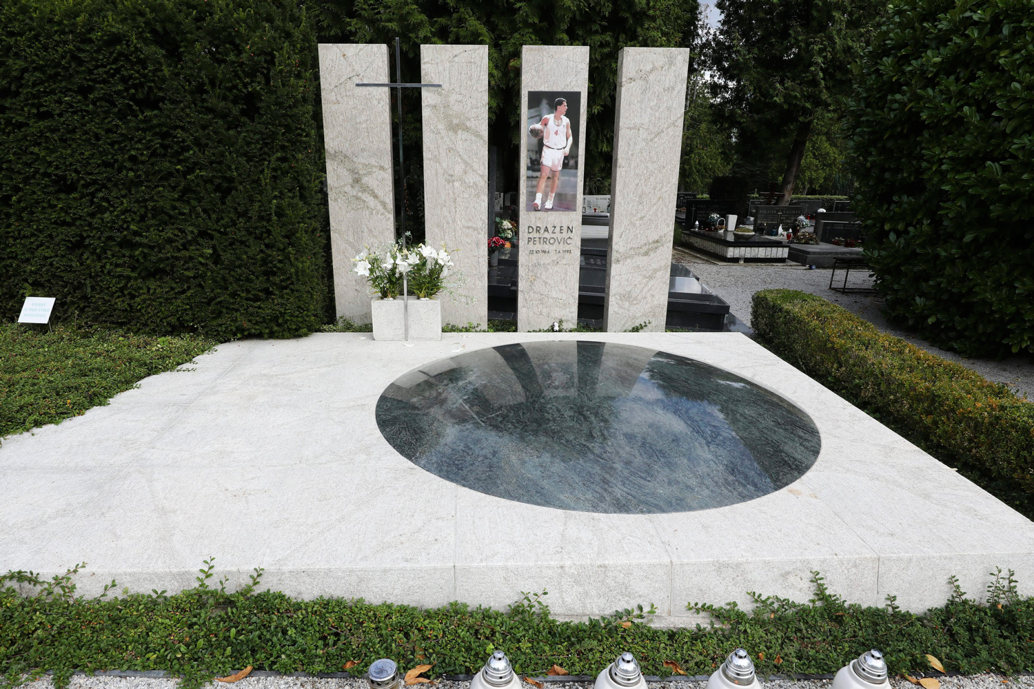 Usred rata simbol Partizana došao Draženu na sprovod: ‘Bilo je problema, ali ljudi su shvatili’