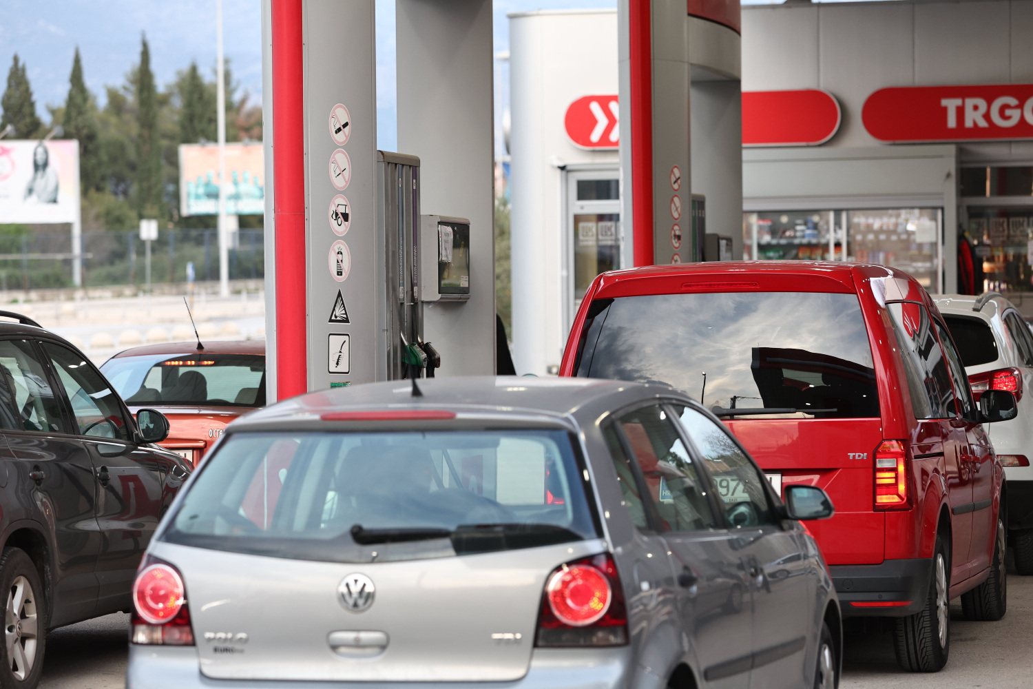 Ovo bi mogle biti nove cijene goriva: Ako Vlada ne intervenira sve će poskupjeti