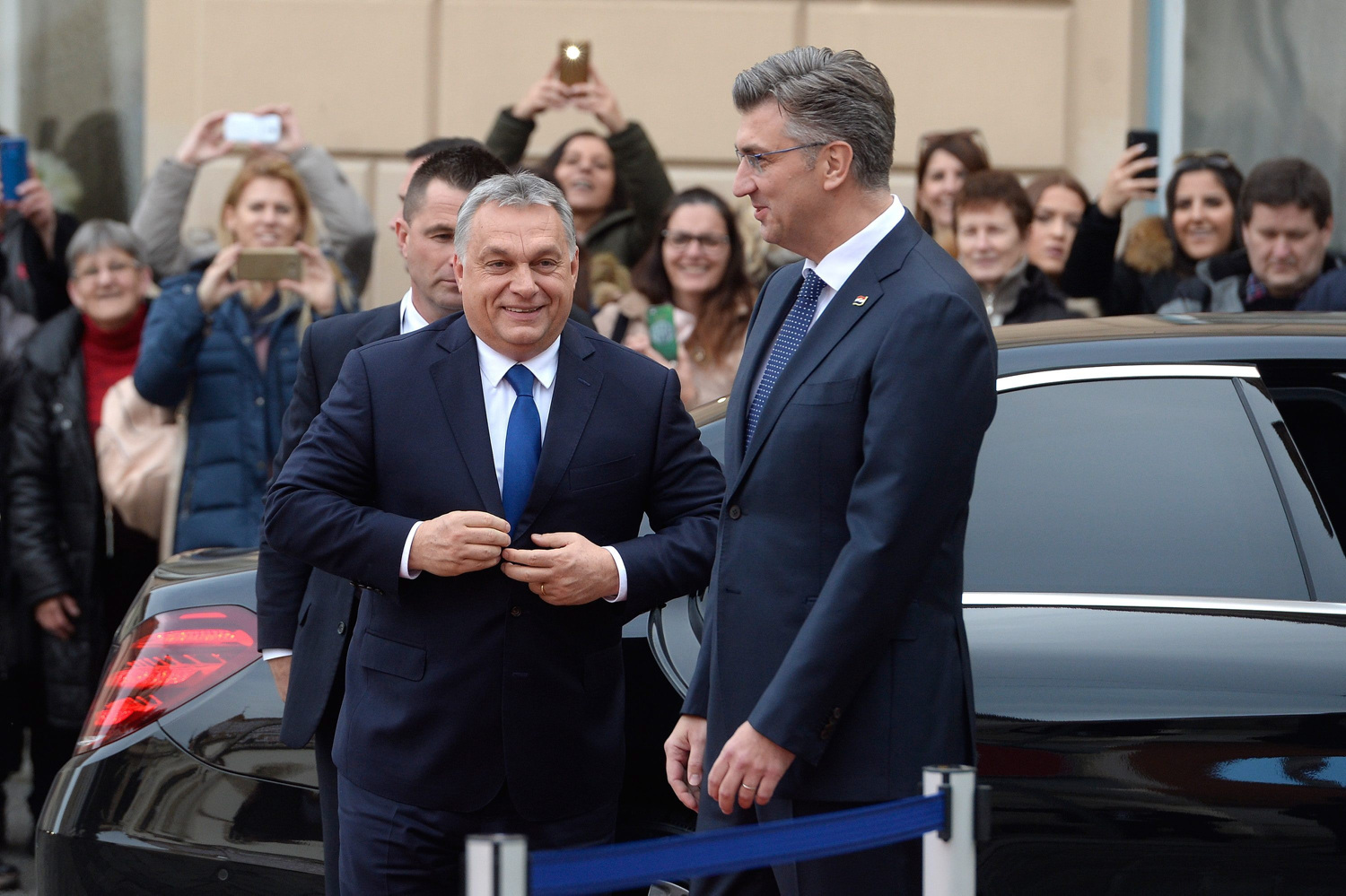 Orban očitao lekciju Plenkoviću, a sad njemu pred nosom uništava hrvatski ponos