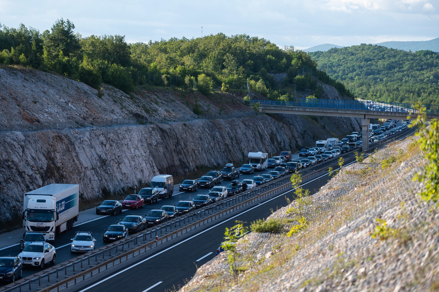 Teška nesreća na A1 kod Ogulina: Jedna osoba poginula, više ozlijeđenih