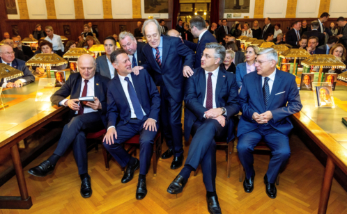 Pokazala kako se čisti kauč uz pomoć poklopca i tablete za posuđe: ‘Pogledajte koliko sam prljavštine izvukla’